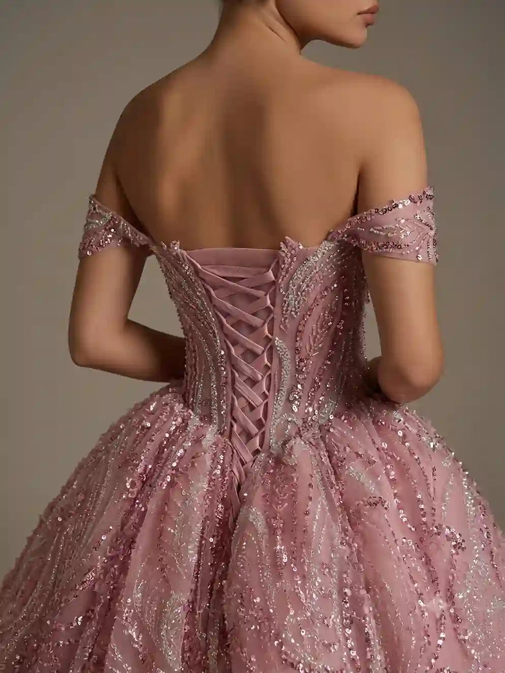 Vestido de Debutante Rosa Bordado com Corset Estruturado e Saia Princesa