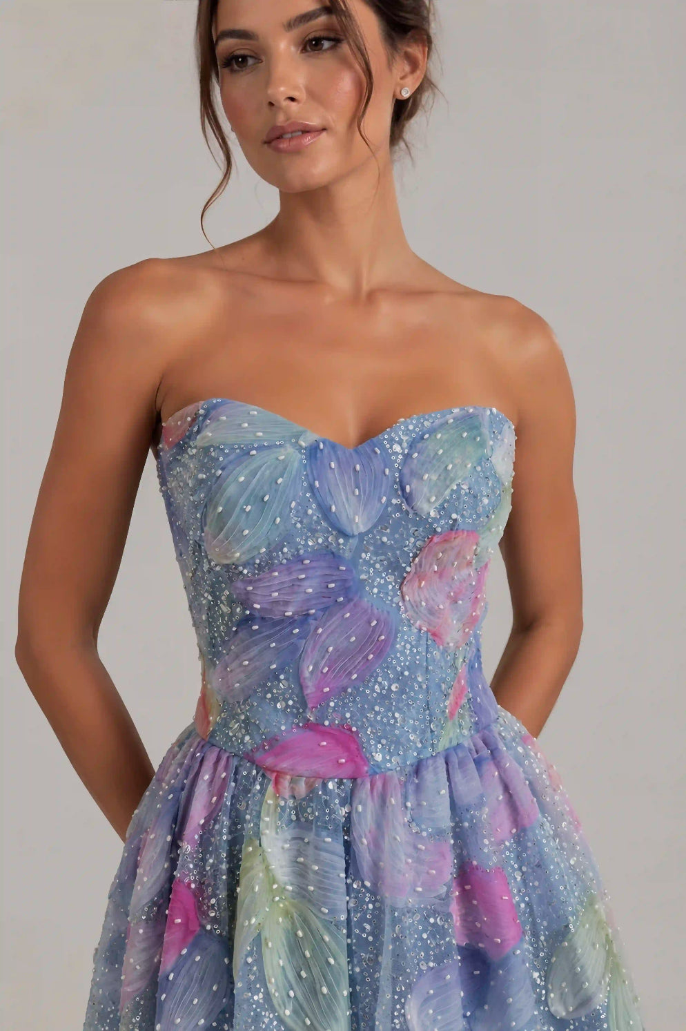 Vestido de Festa Azul Bordado com Corset Estruturado e Saia Evasê