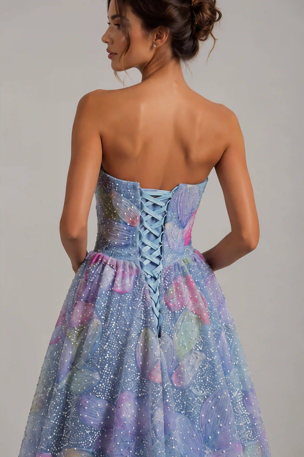 Vestido de Festa Azul Bordado com Corset Estruturado e Saia Evasê