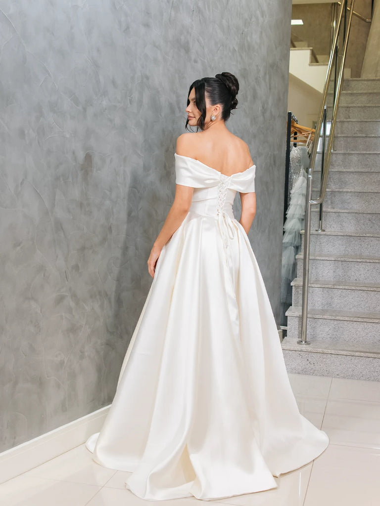 Vestido de Noiva Clássico em Zibeline de Seda com Decote Ombro a Ombro