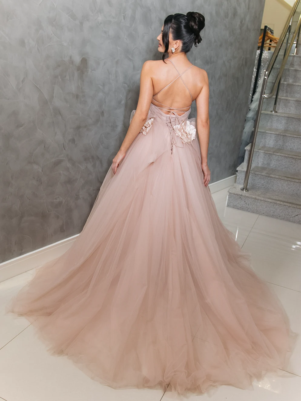 Vestido Longo Rosé Nude em Tule com Aplicações Florais