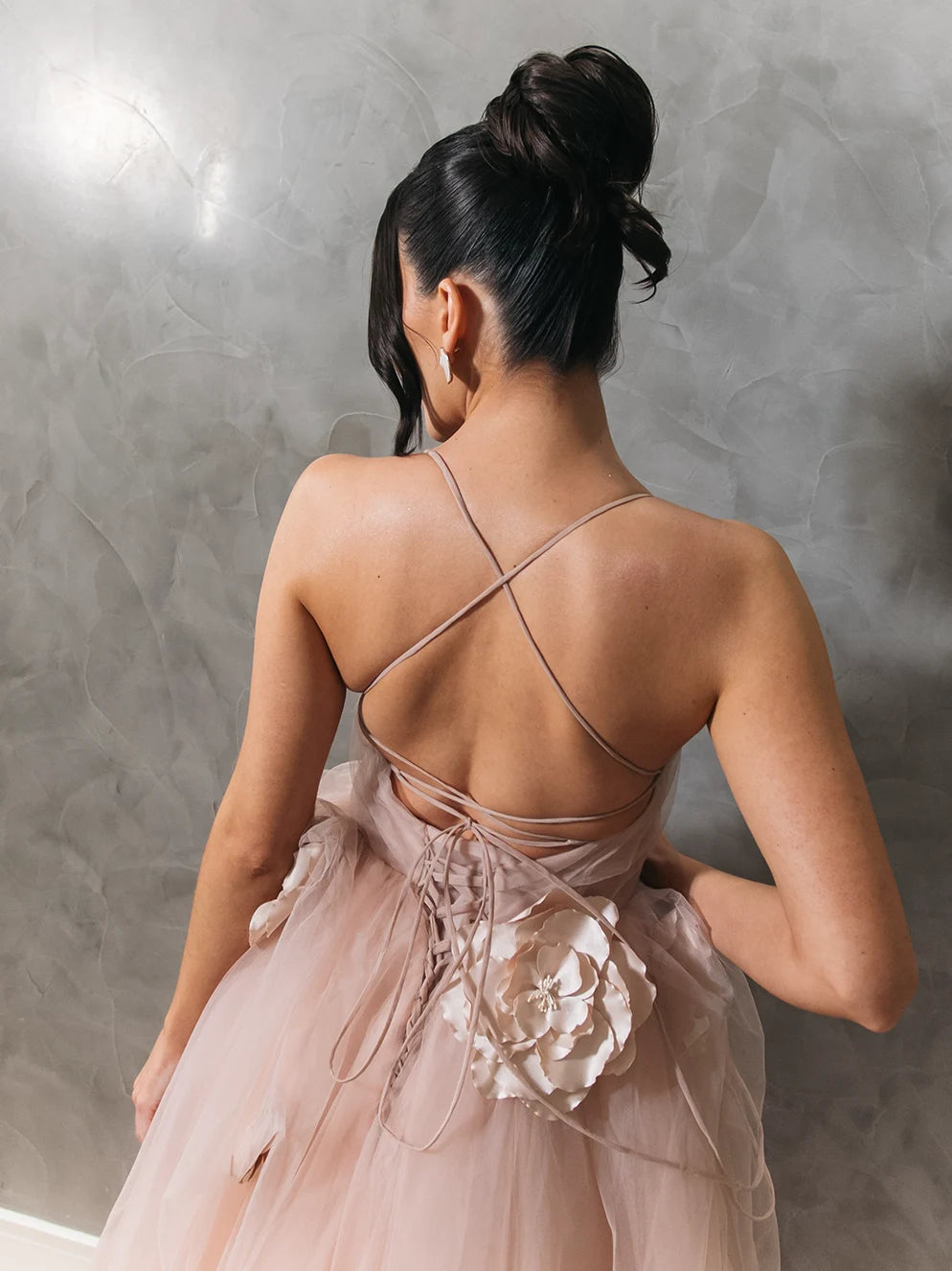 Vestido Longo Rosé Nude em Tule com Aplicações Florais