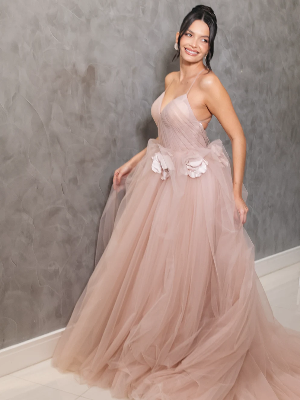 Vestido Longo Rosé Nude em Tule com Aplicações Florais