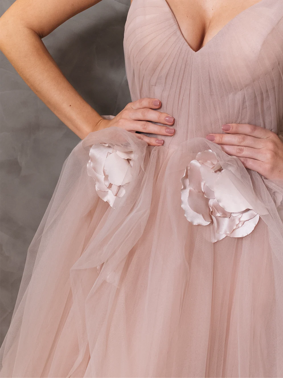 Vestido Longo Rosé Nude em Tule com Aplicações Florais