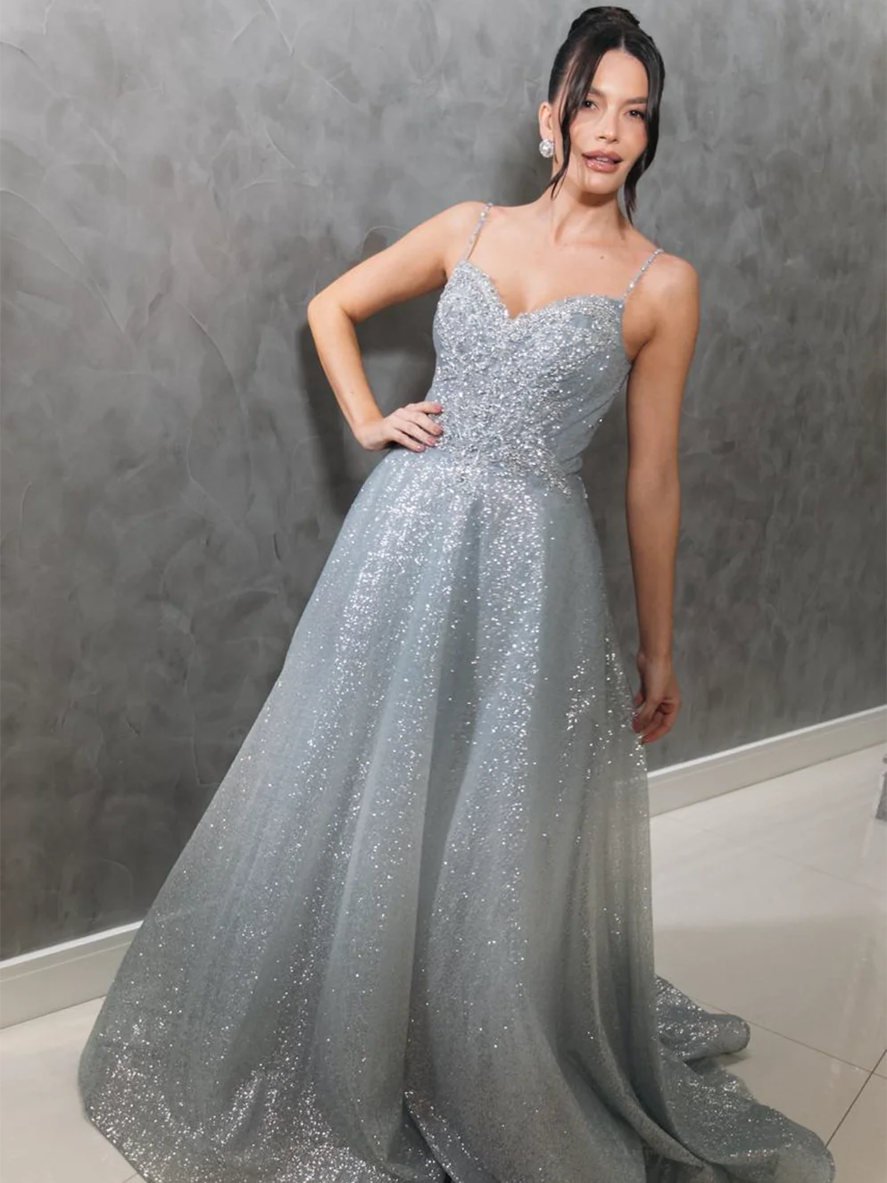 Vestido Longo Azul Serenity em Tule Bordado com Brilho