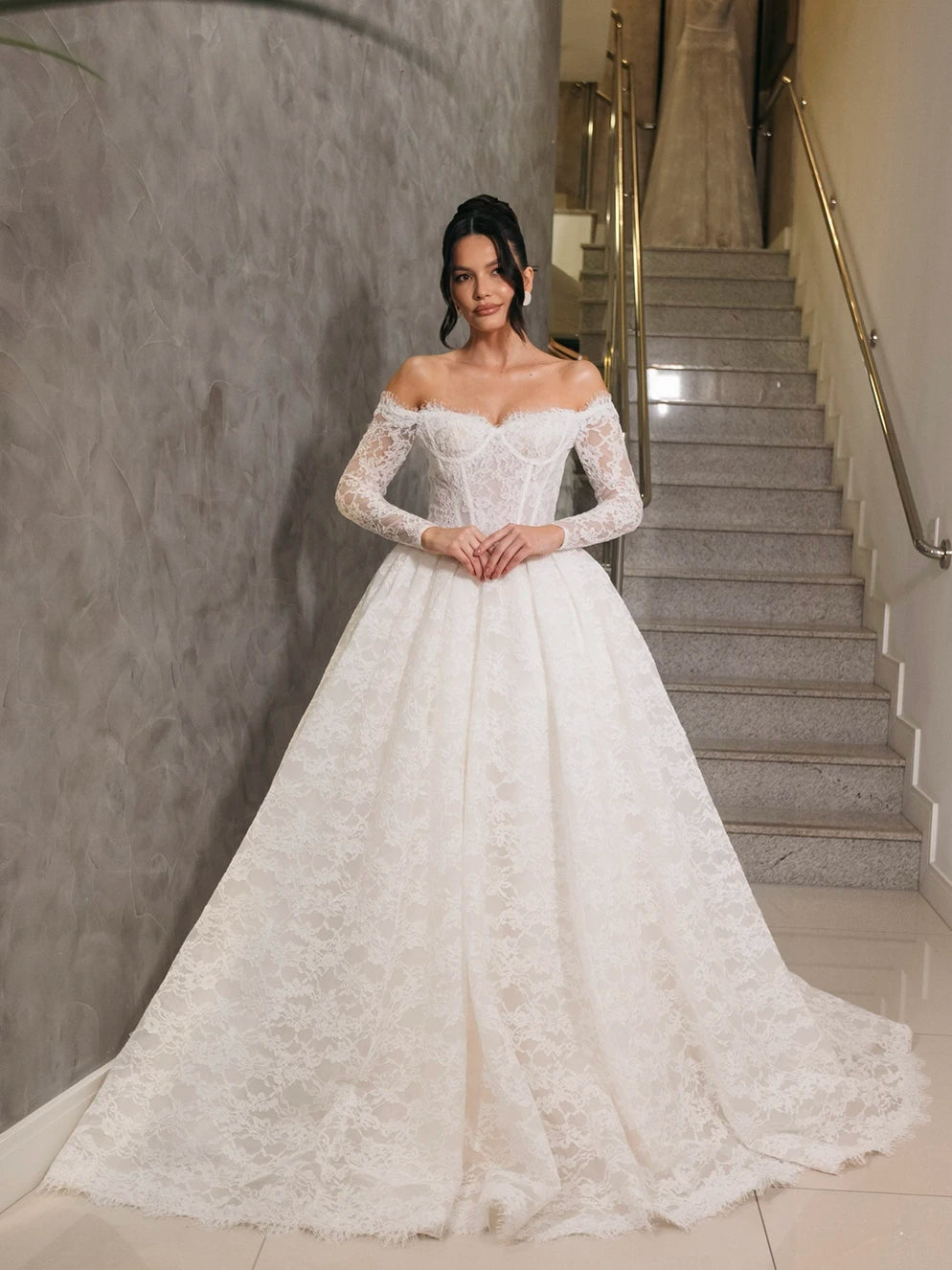 Vestido de Noiva Princesa em Renda Francesa com Manga Longa Ombro a Ombro