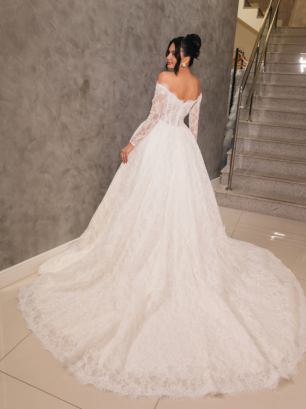 Vestido de Noiva Princesa em Renda Francesa com Manga Longa Ombro a Ombro