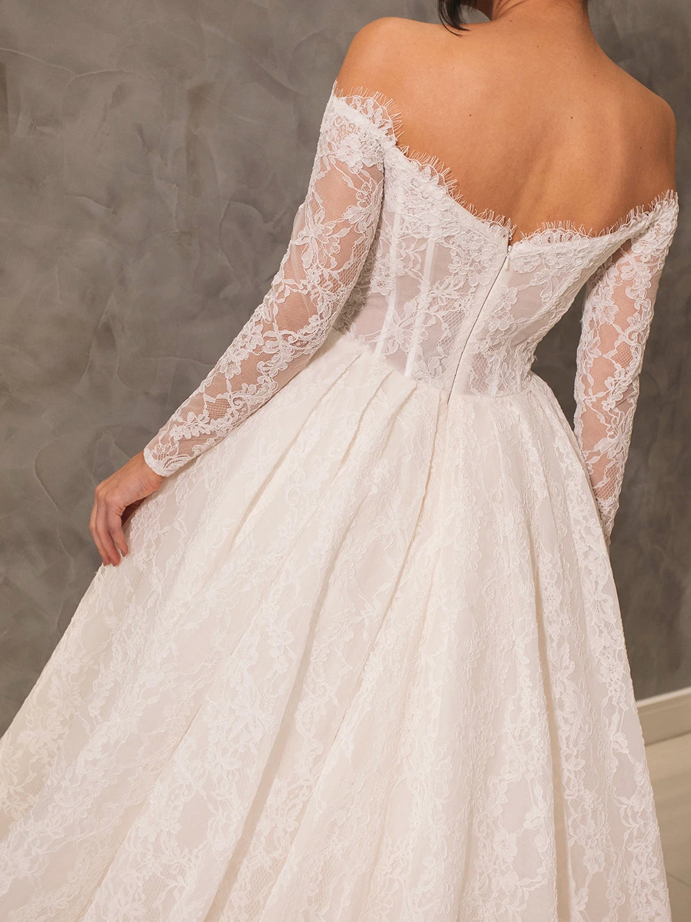 Vestido de Noiva Princesa em Renda Francesa com Manga Longa Ombro a Ombro