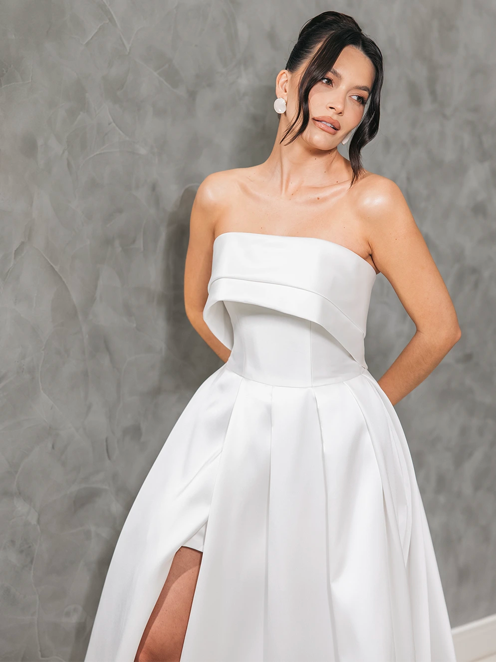 Vestido de Noiva Minimalista em Zibeline com Fenda Frontal