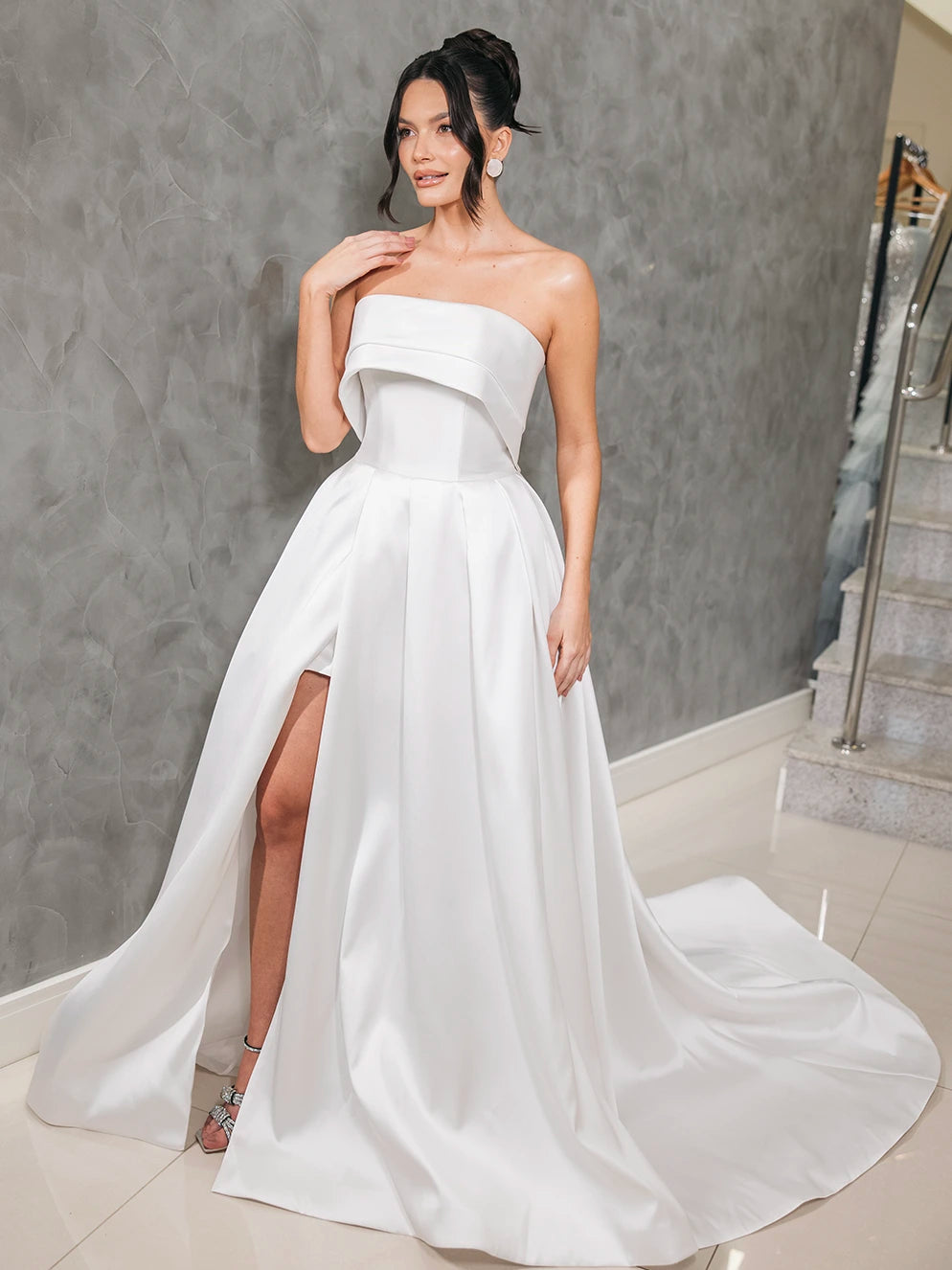 Vestido de Noiva Minimalista em Zibeline com Fenda Frontal