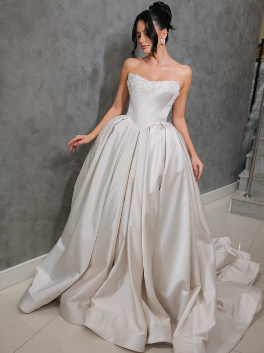 Vestido de Noiva Tomara que Caia em Zibeline com Detalhe em Renda