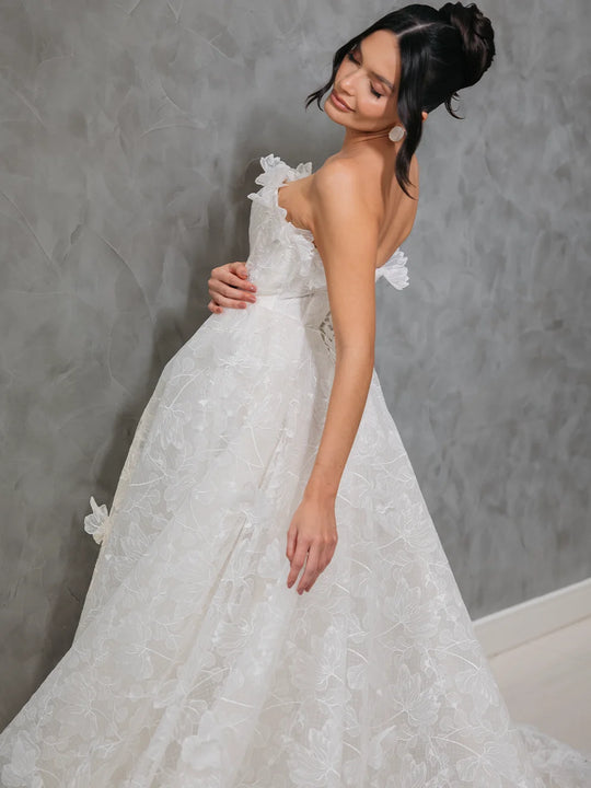 Vestido de Noiva Tomara que Caia em Renda Floral 3D Francesa com Cauda