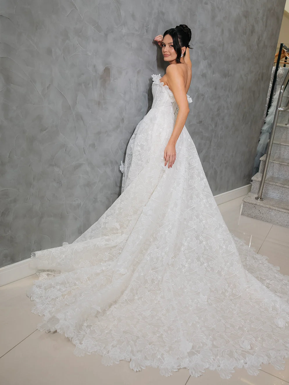 Vestido de Noiva Tomara que Caia em Renda Floral 3D Francesa com Cauda