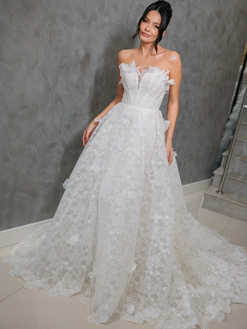 Vestido de Noiva Tomara que Caia em Renda Floral 3D Francesa com Cauda