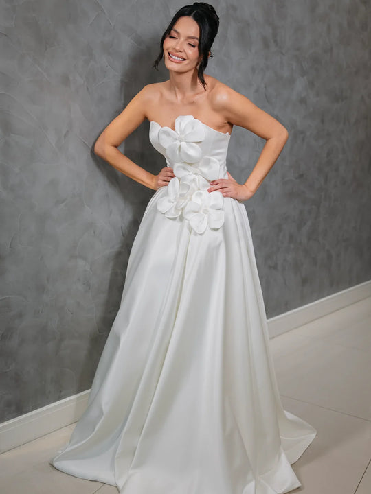 Vestido de Noiva Tomara que Caia em Zibeline com Flores Esculpidas